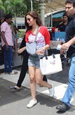 Alia Bhatt snapped with sister as she returns from her family vacation after 15 years in Hyderabad on 27th June 2015